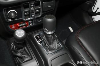 新车｜售价57.99万元，Jeep牧马人罗宾汉四门版2.0T车型涨价1万元  -图5