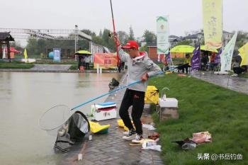 史上最年轻的特级钓鱼大师即将诞生，他的成长见证了男人之间的爱  -图1