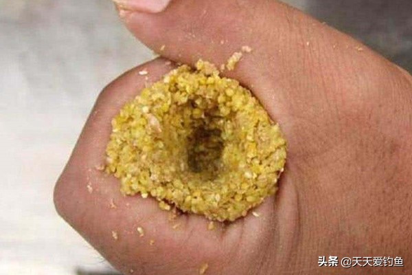 民间野钓两个用饵绝招：包食钓，包一切；摇三摇，蘸一切  -图2