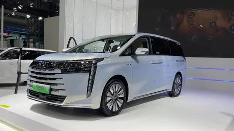 家用七座MPV，油耗6L续航1200km，传祺E8值得买？  -图9